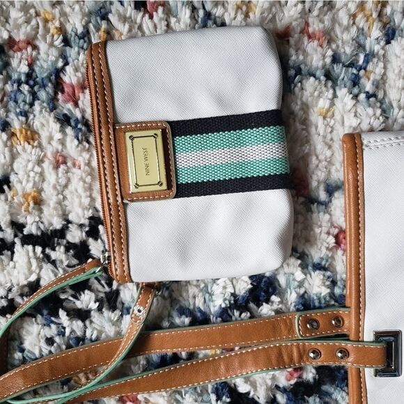 NINE West White Tote Bag with Small Purse Set Like New - Picture 5 of 8